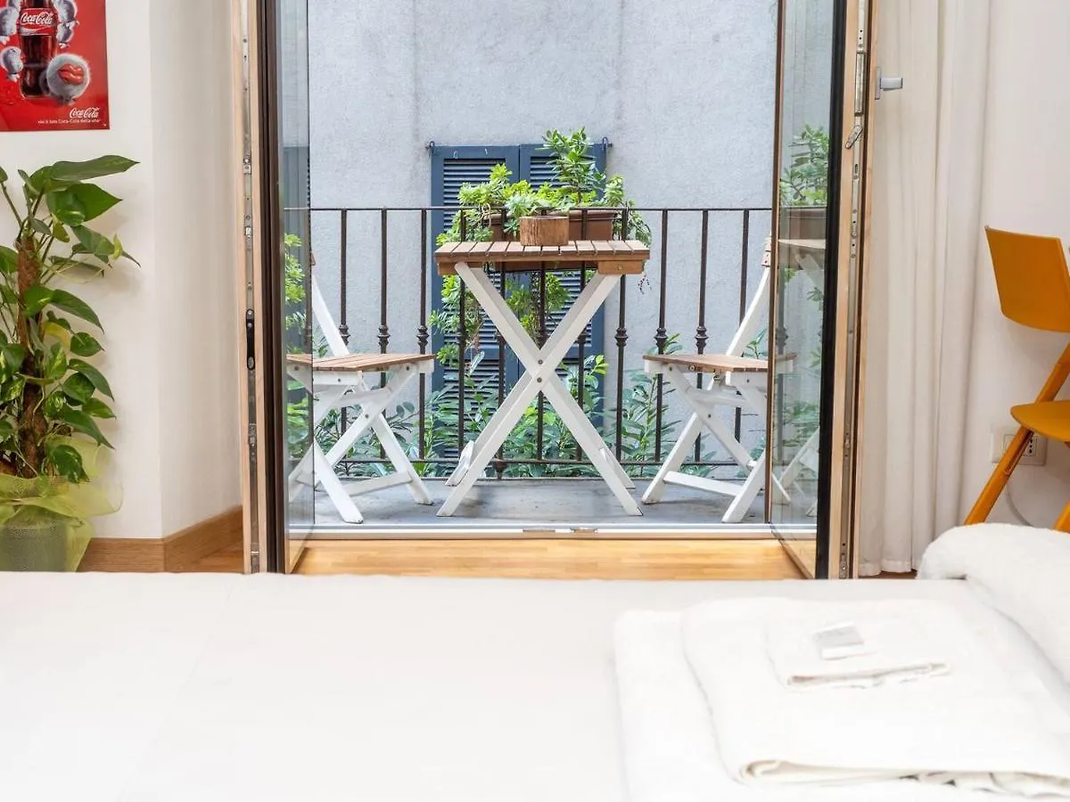 La Dolce Vita In Milan Center Apartment 0*,