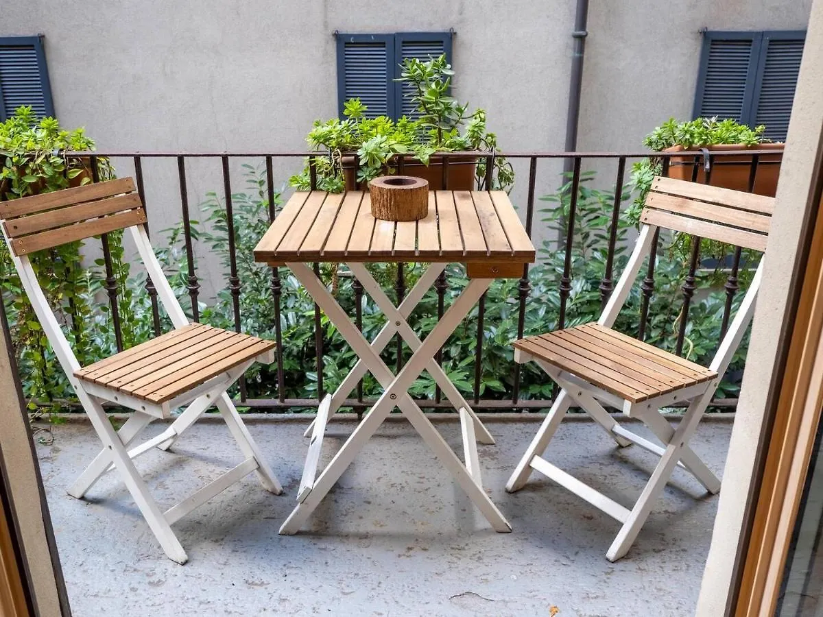 La Dolce Vita In Milan Center Apartment