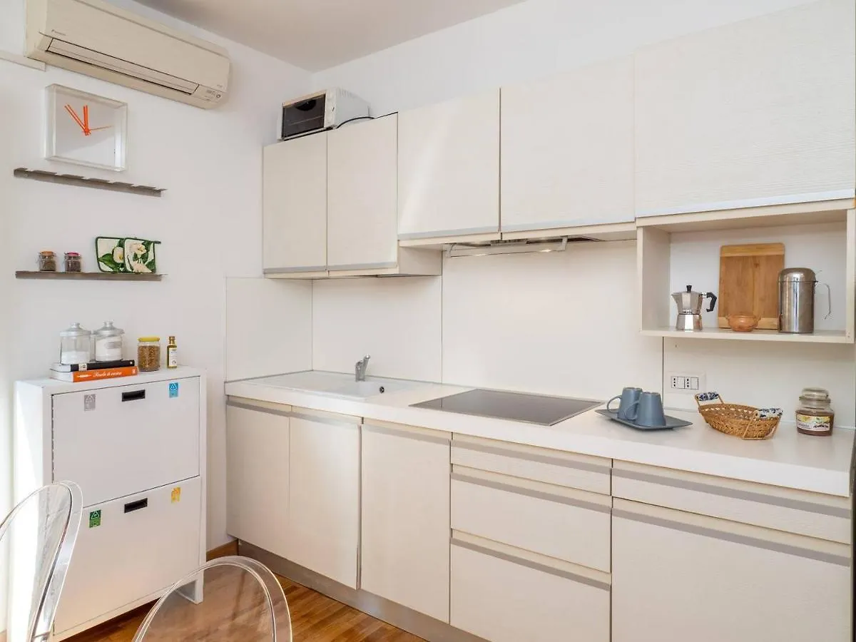 La Dolce Vita In Milan Center Apartment