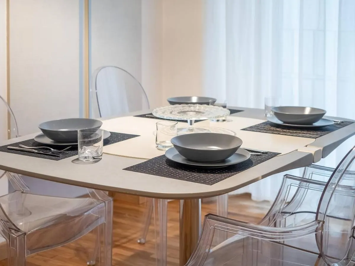 La Dolce Vita In Milan Center Apartment 0*,  Italy