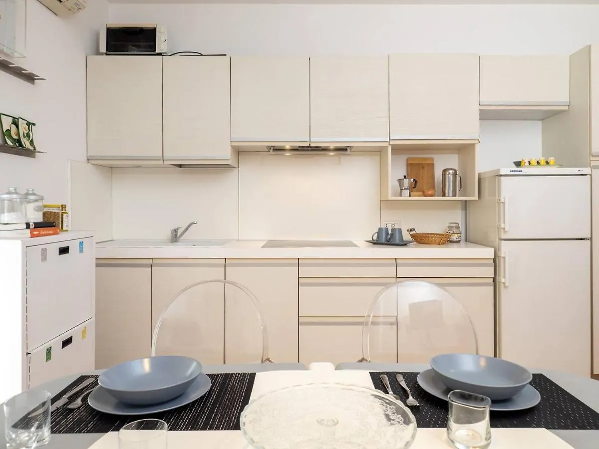 La Dolce Vita In Milan Center Apartment