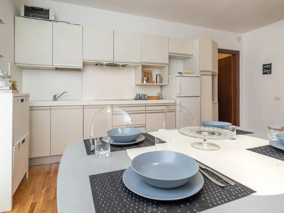 La Dolce Vita In Milan Center Apartment