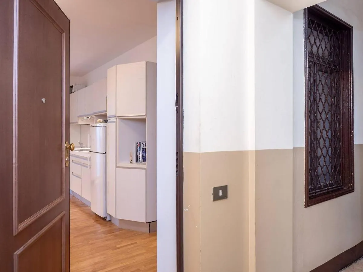 La Dolce Vita In Milan Center Apartment