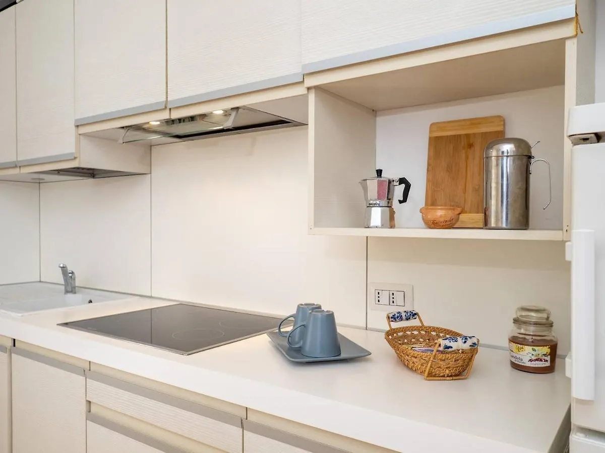 La Dolce Vita In Milan Center Apartment 0*,