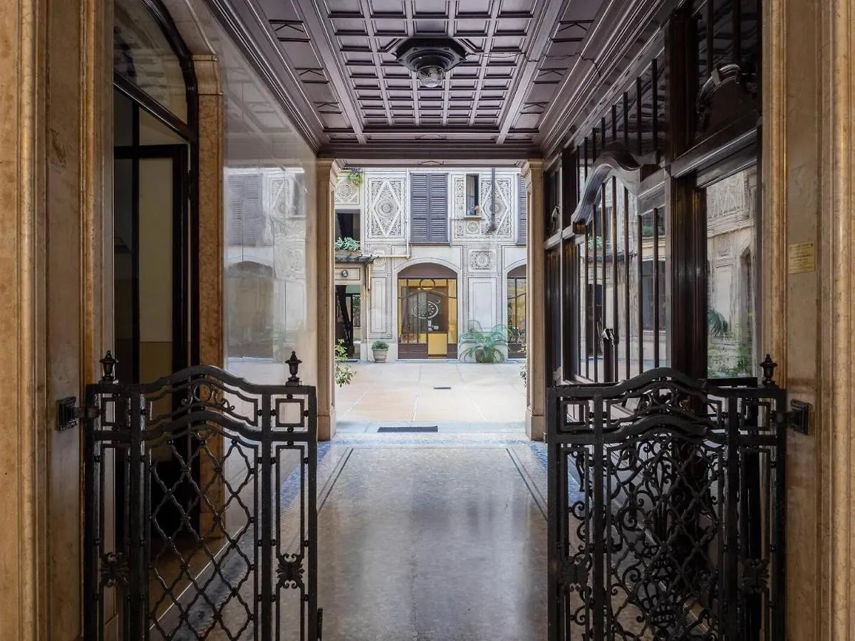 La Dolce Vita In Milan Center Apartment