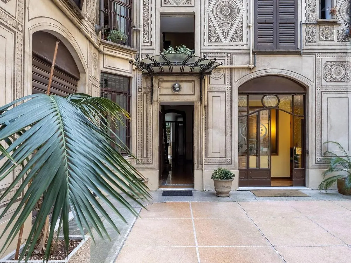 La Dolce Vita In Milan Center Apartment 0*,