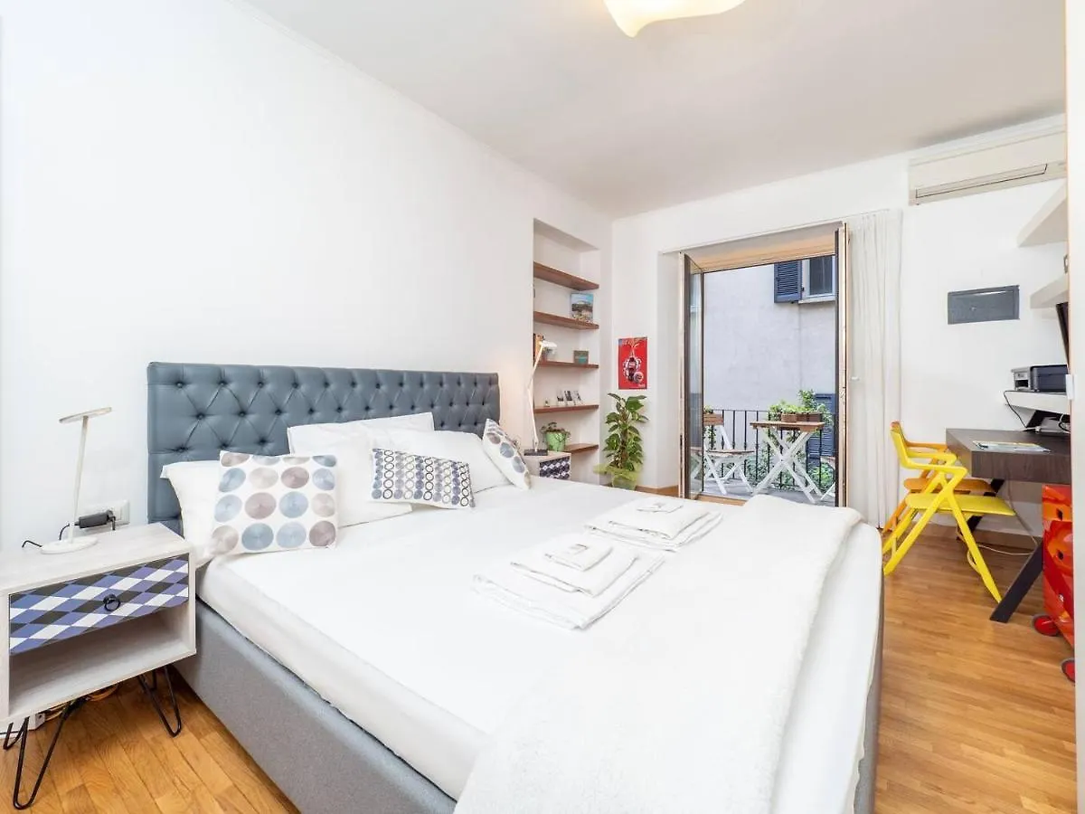 La Dolce Vita In Milan Center Apartment