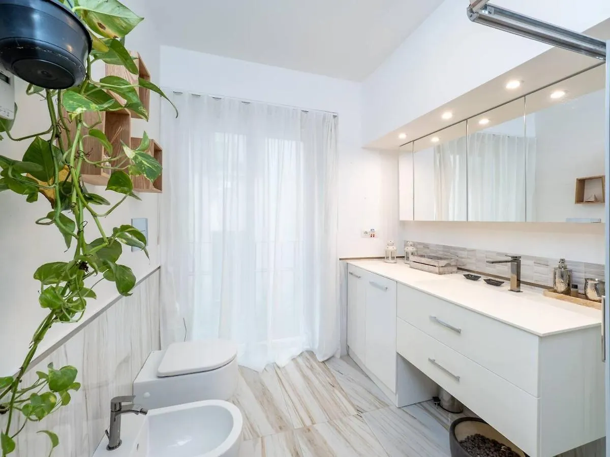 La Dolce Vita In Milan Center Apartment