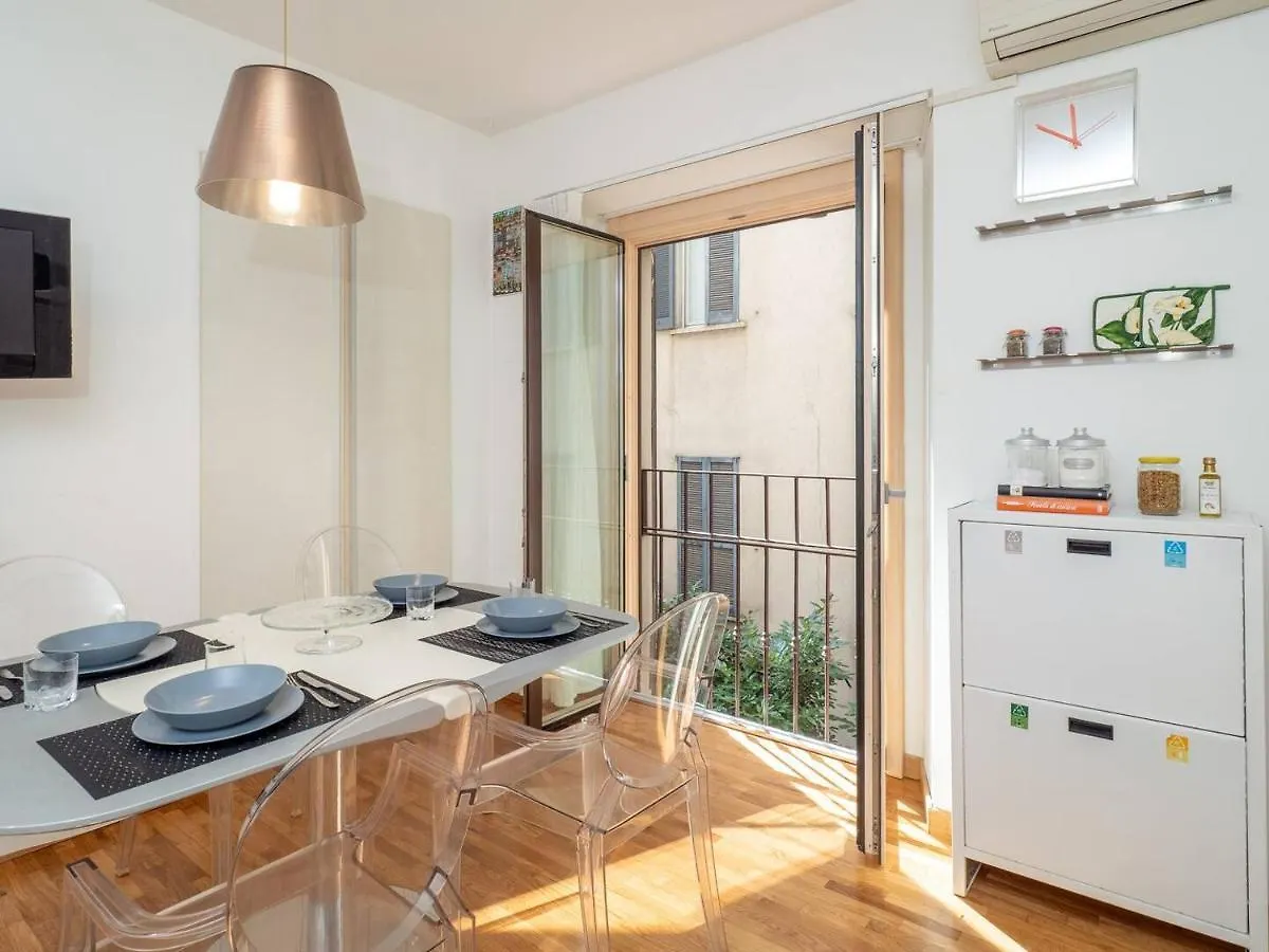 La Dolce Vita In Milan Center Apartment
