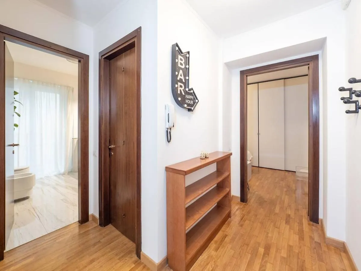 La Dolce Vita In Milan Center Apartment