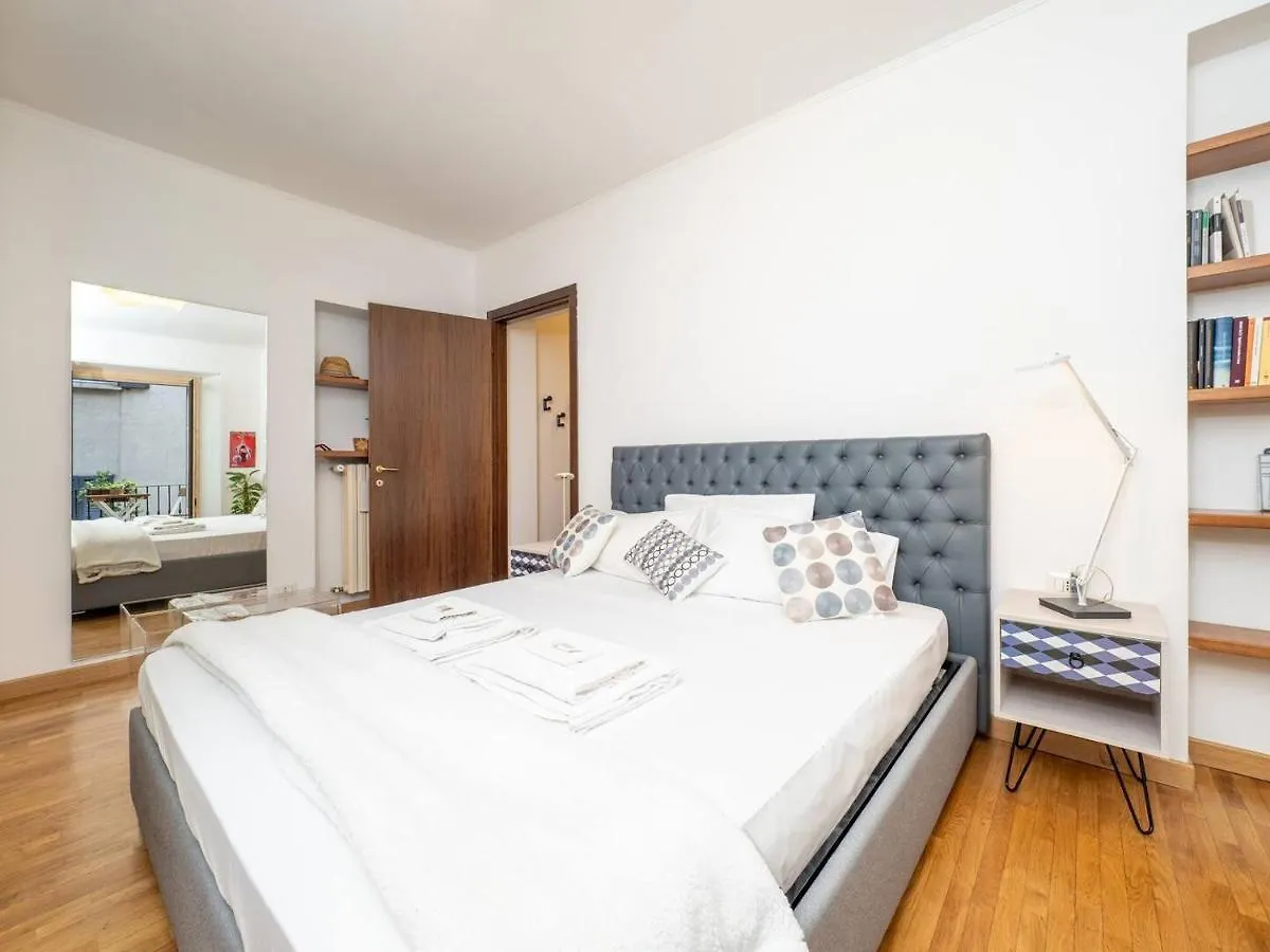 La Dolce Vita In Milan Center Apartment Italy