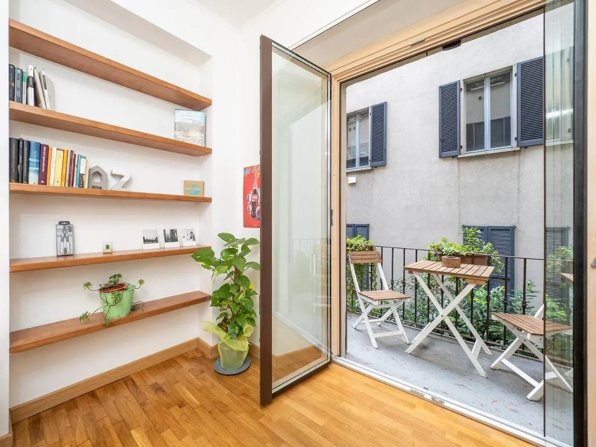 La Dolce Vita In Milan Center Apartment